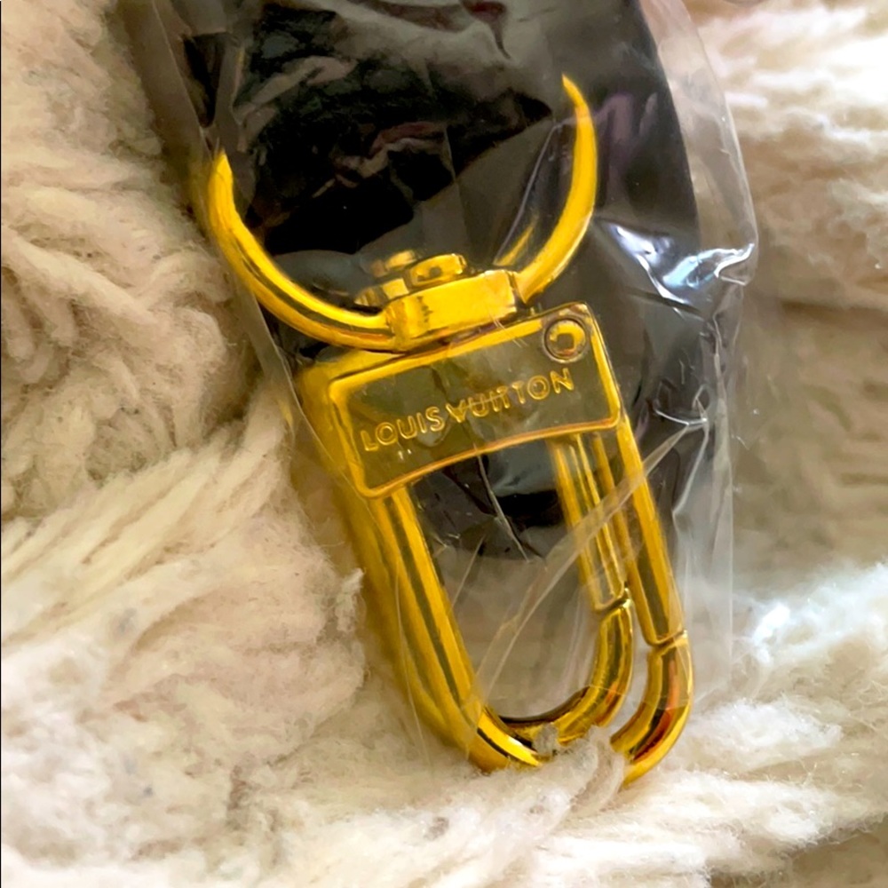 Brand new Louis Vuitton leather shoulder strap
